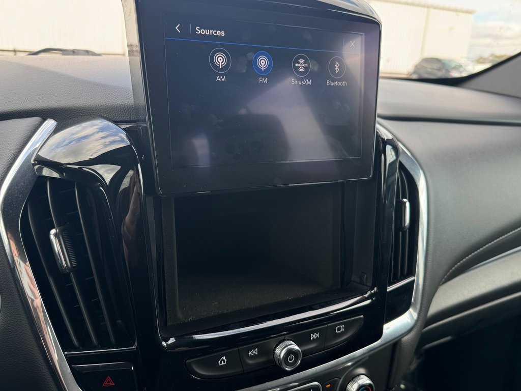 Used 2023 Chevrolet Traverse LT image 25