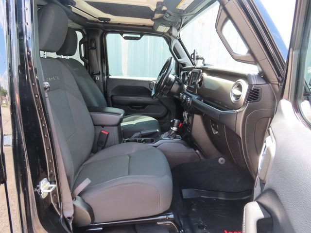 Used 2018 Jeep Wrangler Unlimited Sahara w/ Dual Top Group AWD/4WD image 24