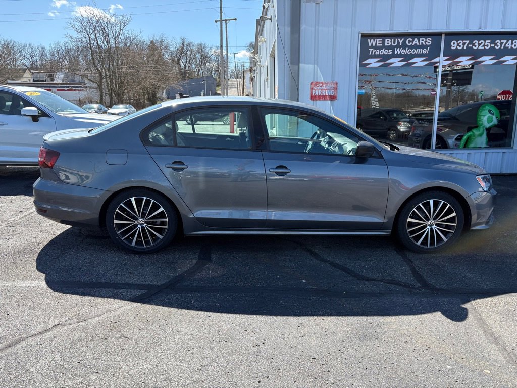 Used 2016 Volkswagen Jetta Sport image 2
