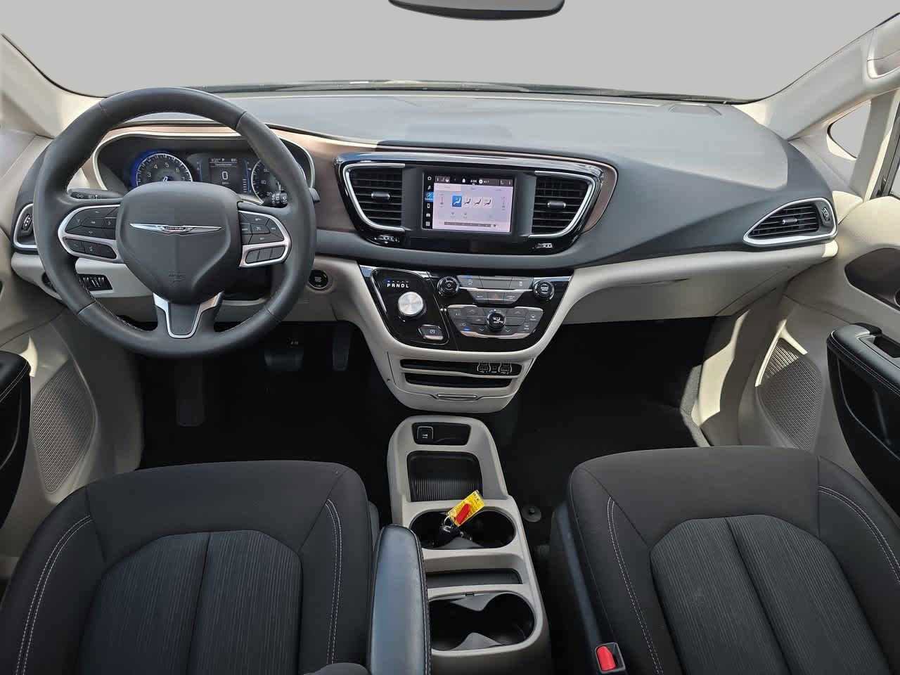 Used 2023 Chrysler Voyager LX FWD image 10