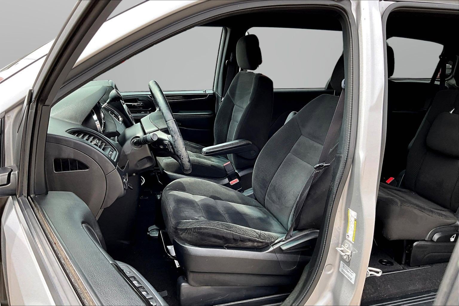 Used 2017 Dodge Grand Caravan SE image 15