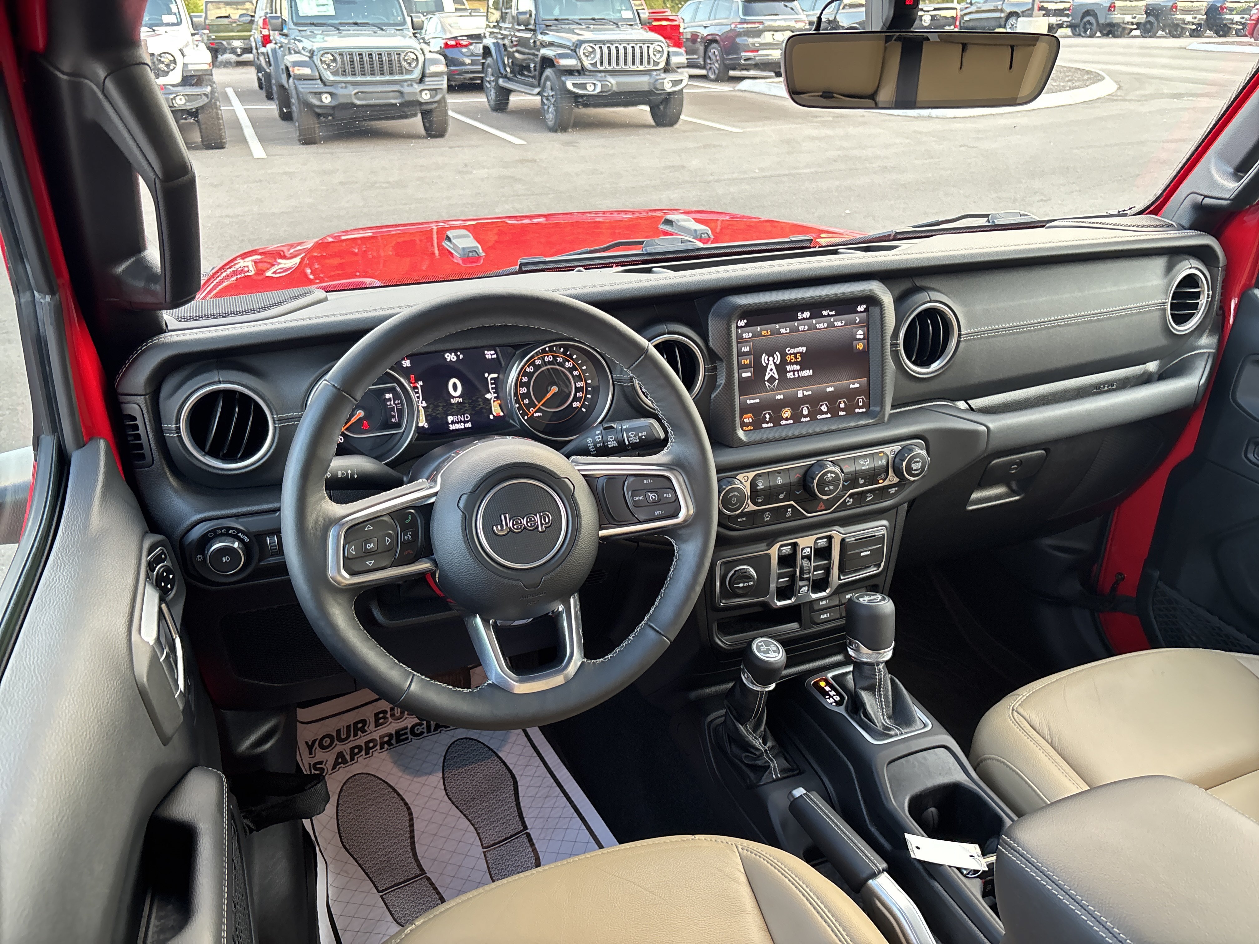 Used 2018 Jeep Wrangler Unlimited Sahara AWD/4WD image 9