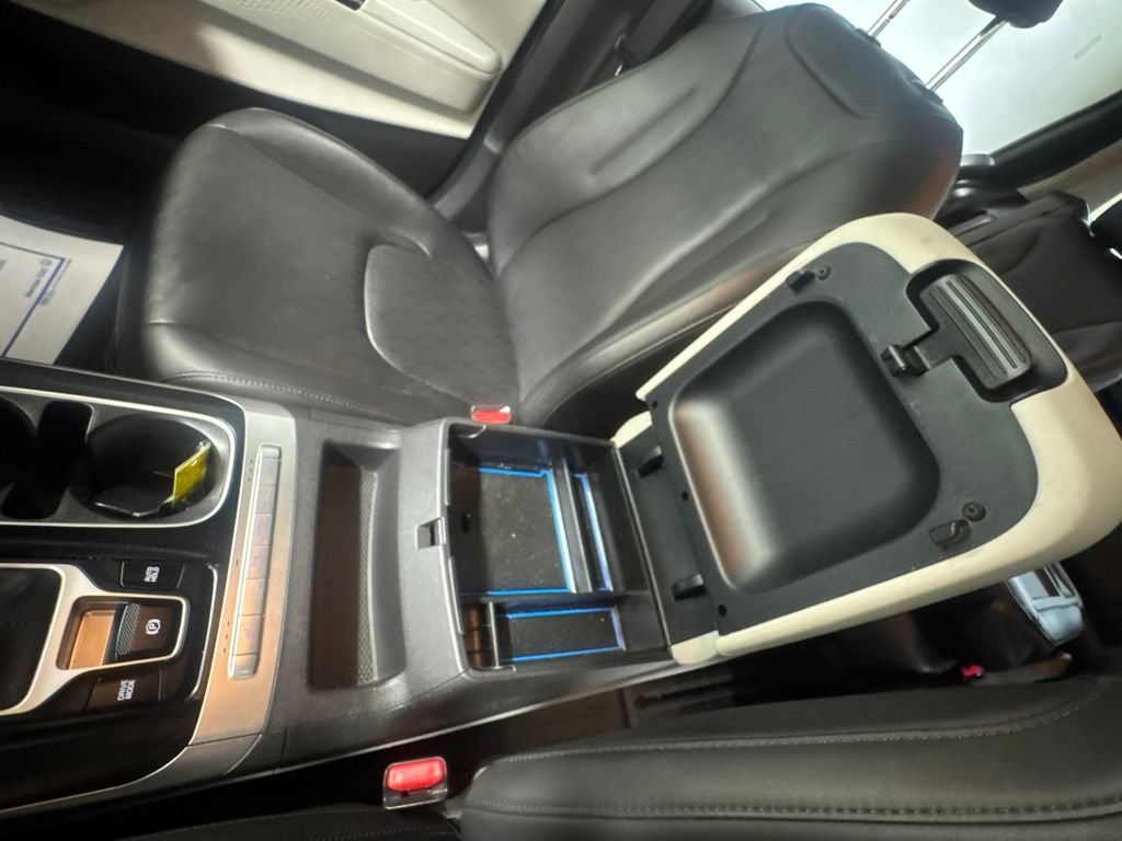 Used 2023 Kia Carnival LX FWD image 28