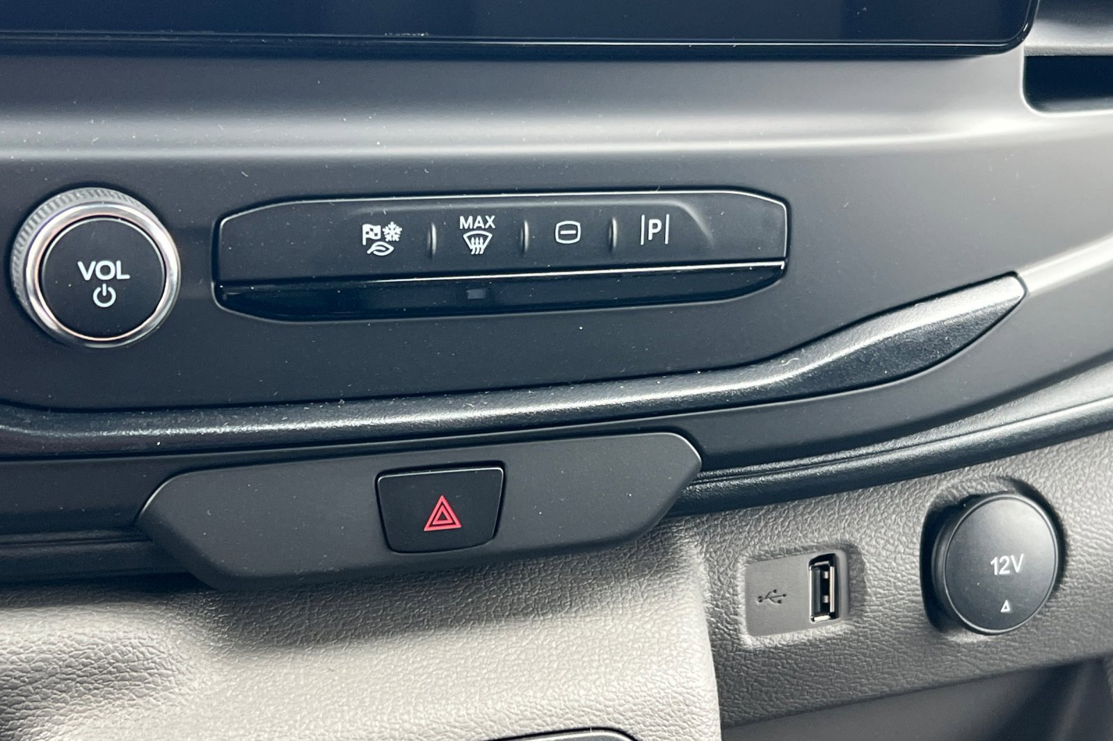 New 2026 Ford E-Transit Low Roof w/ Load Area Protection Package image 20