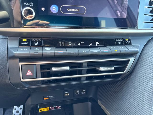 Used 2025 Toyota Camry SE w/ Convenience Package FWD image 23