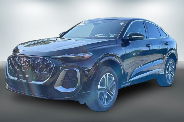 Certified 2025 Audi Q5 Premium w/ Convenience Package AWD/4WD image 2