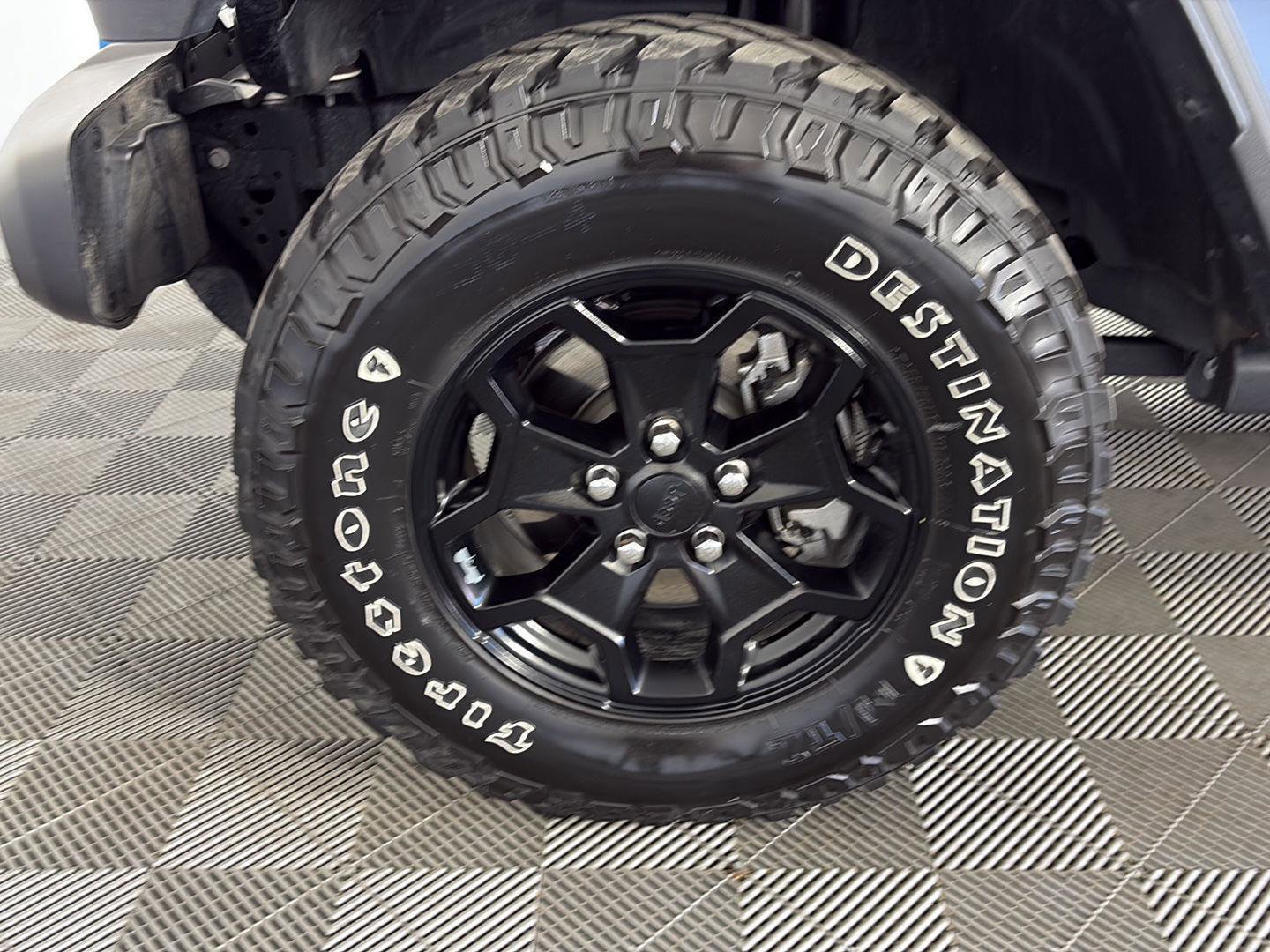 Used 2023 Jeep Wrangler Unlimited w/ Sun & Screen Package image 18