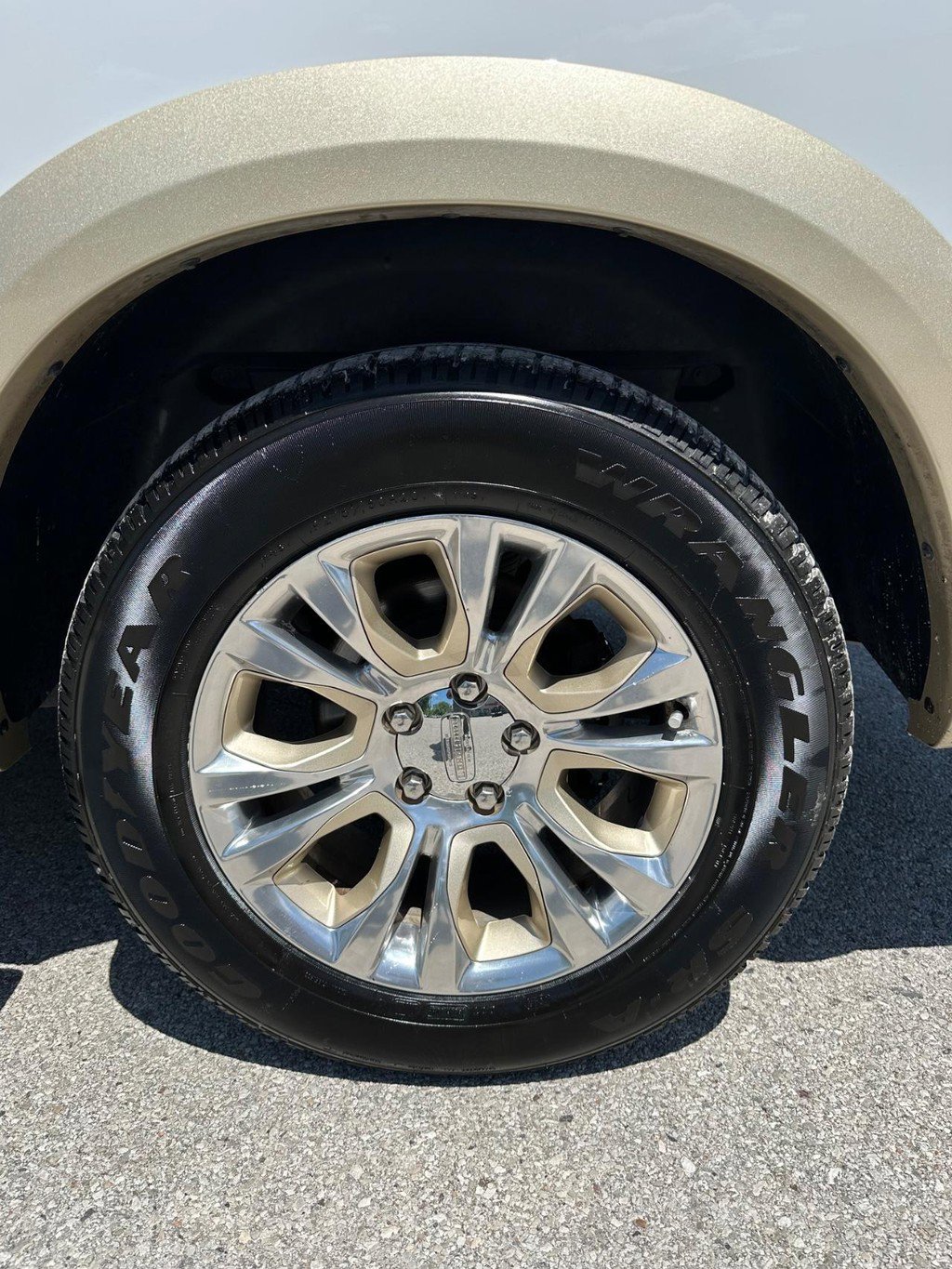 Used 2014 RAM 1500 Laramie Longhorn w/ Convenience Group AWD/4WD image 12