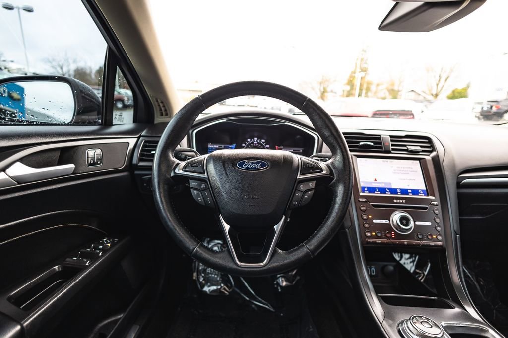 Used 2020 Ford Fusion Titanium image 19