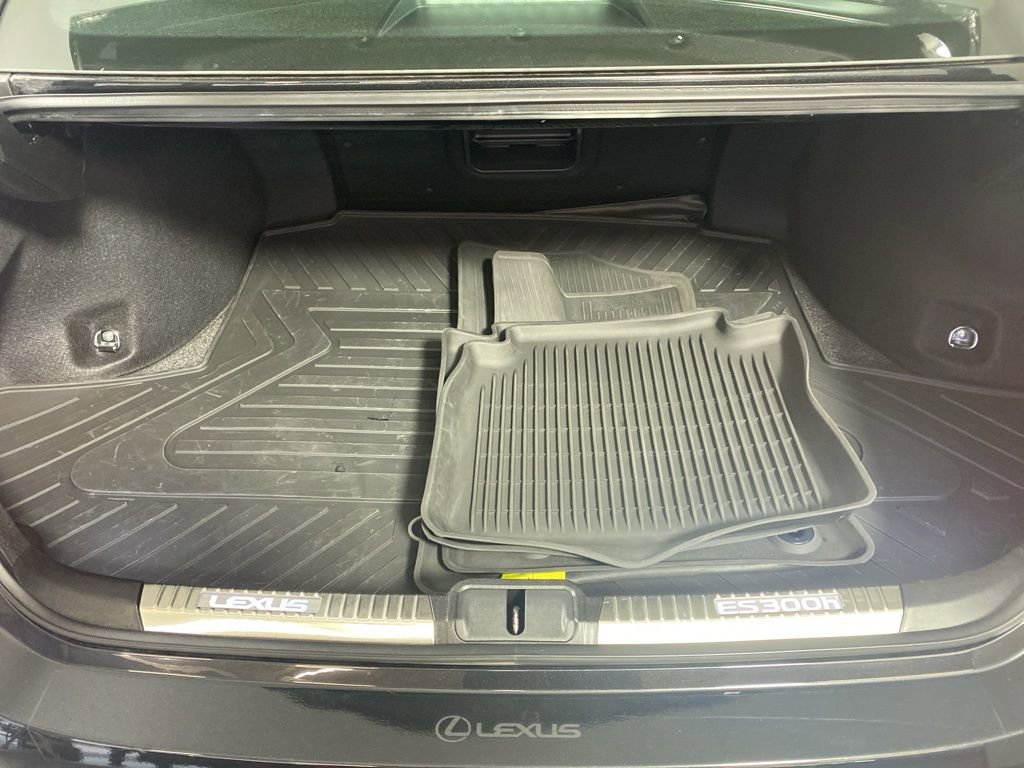 Certified 2023 Lexus ES 300h w/ Premium Package image 28