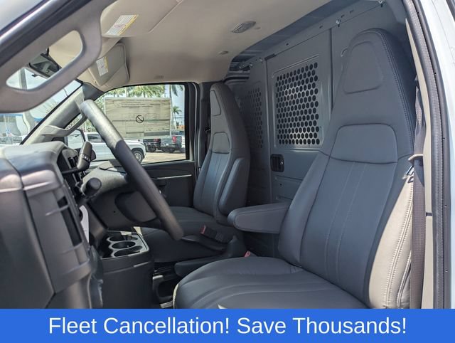 Used 2025 Chevrolet Express 2500 w/ Driver Convenience Package RWD image 5
