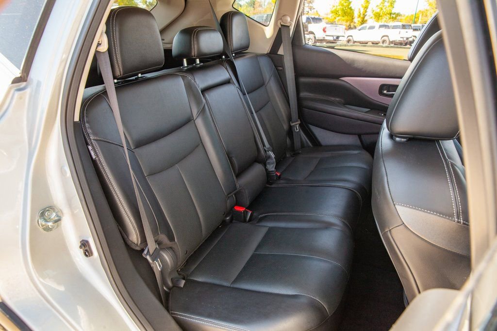 Used 2022 Nissan Murano SL w/ SL Moonroof Package image 12