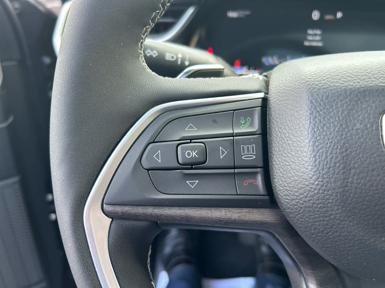 Used 2025 Jeep Grand Cherokee Limited w/ Trailer Tow Package image 30