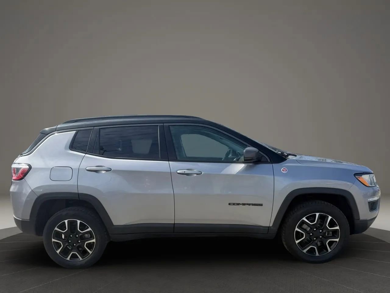 Used 2019 Jeep Compass Trailhawk image 4