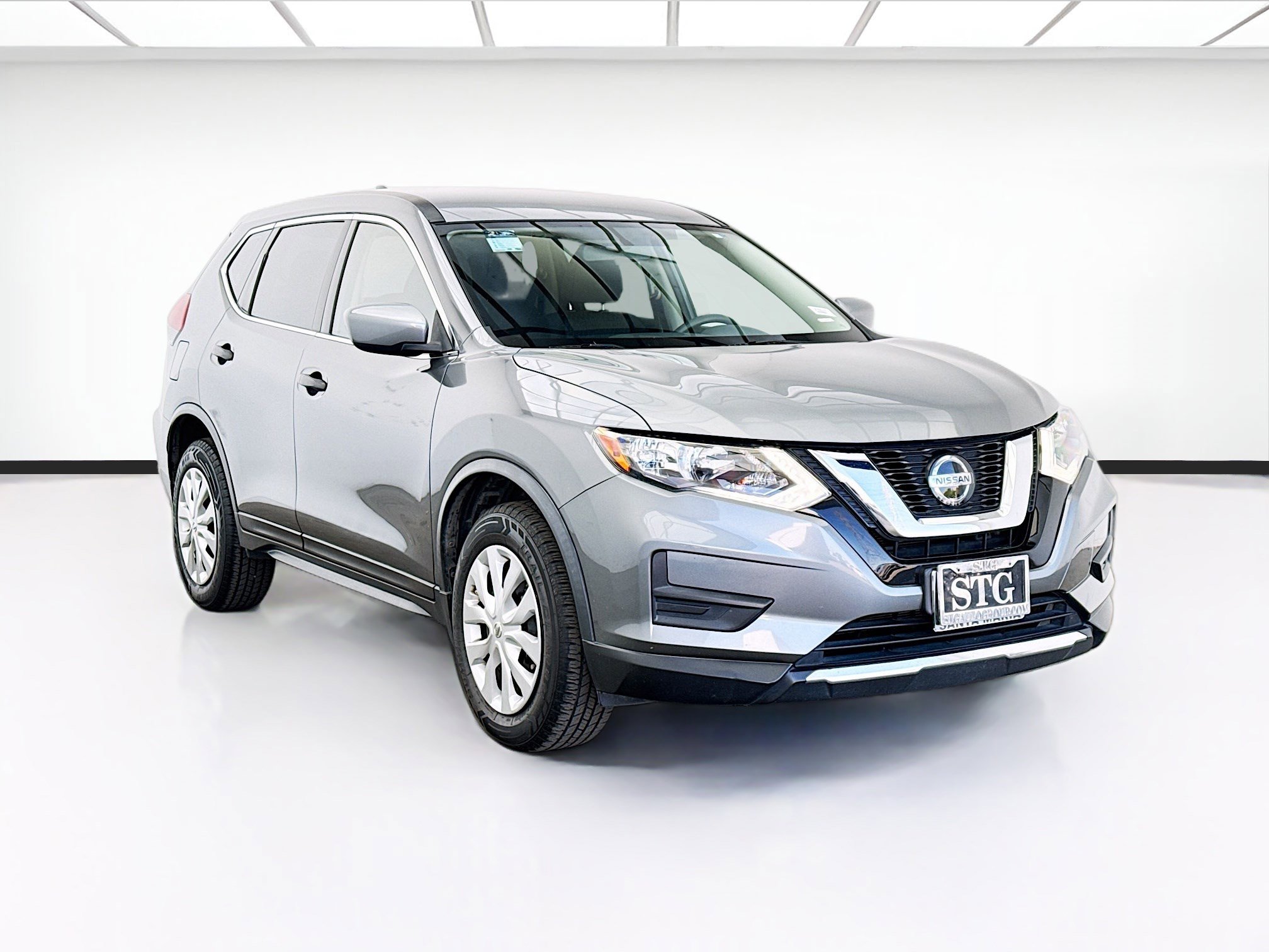 Used 2018 Nissan Rogue S image 3