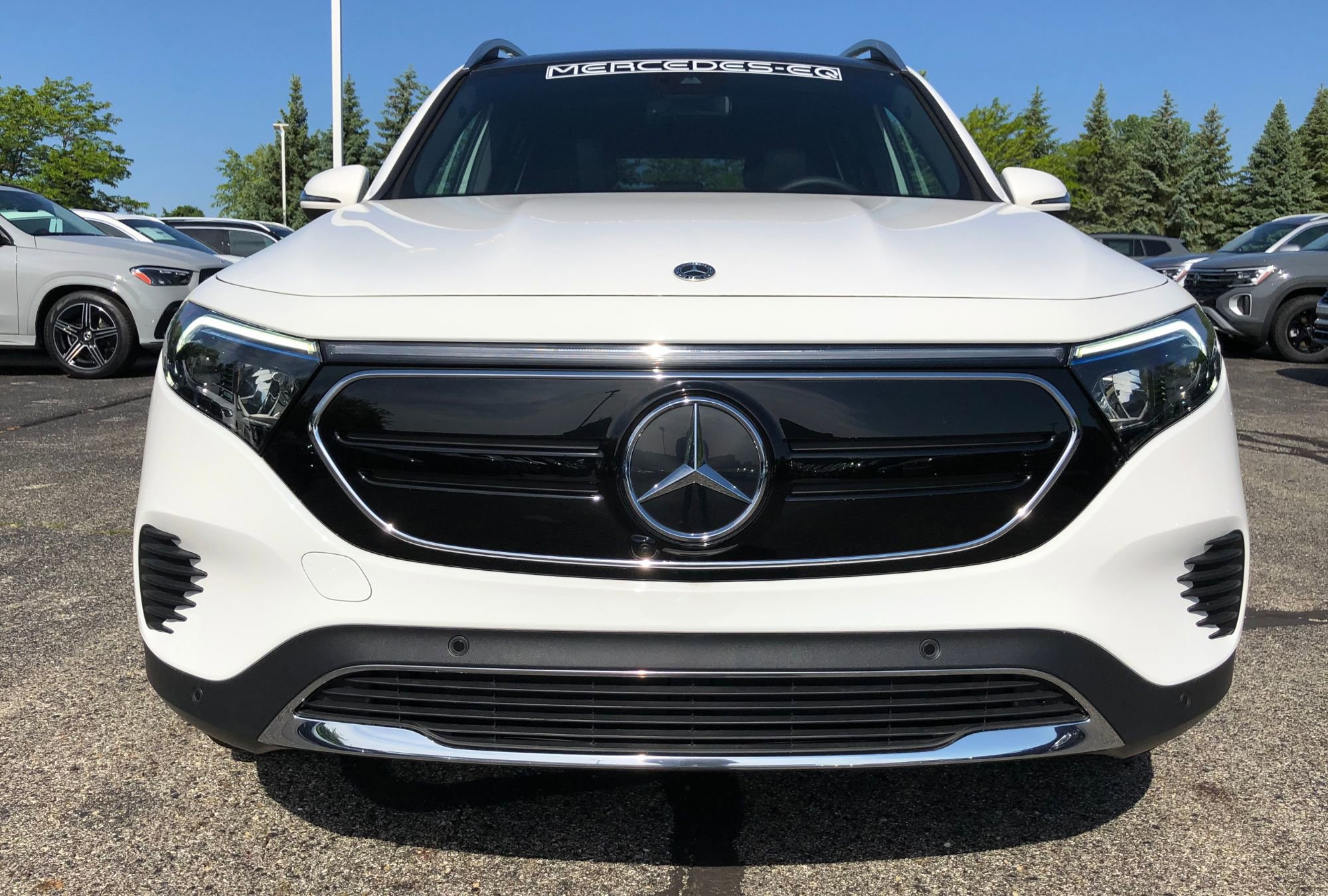 New 2022 Mercedes-Benz EQB 300 4MATIC image 2