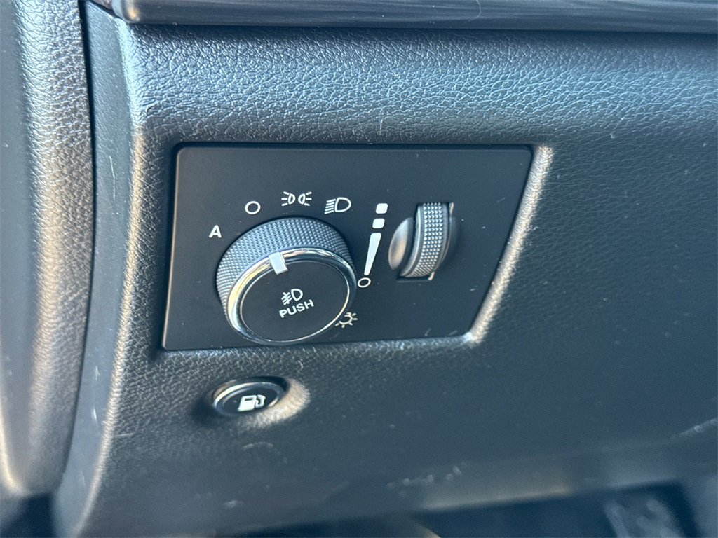 Used 2021 Jeep Grand Cherokee Laredo X image 26