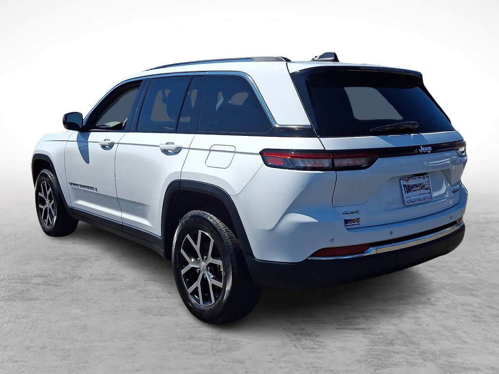 Used 2023 Jeep Grand Cherokee Limited image 3