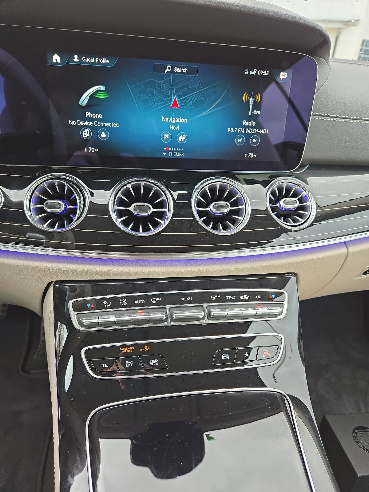 Used 2023 Mercedes-Benz E 450 4MATIC Cabriolet image 11