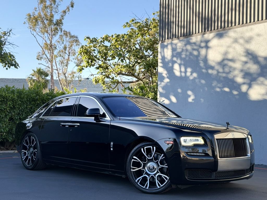 Used 2017 Rolls-Royce Ghost image 2