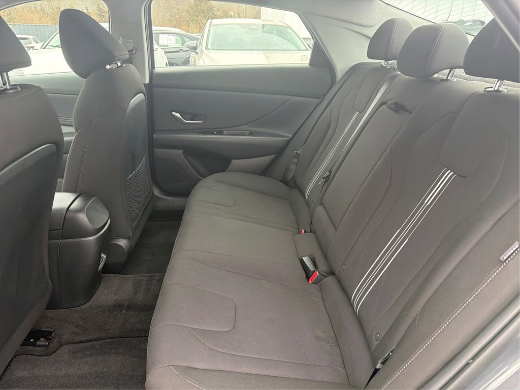 Certified 2025 Hyundai Elantra SEL image 10