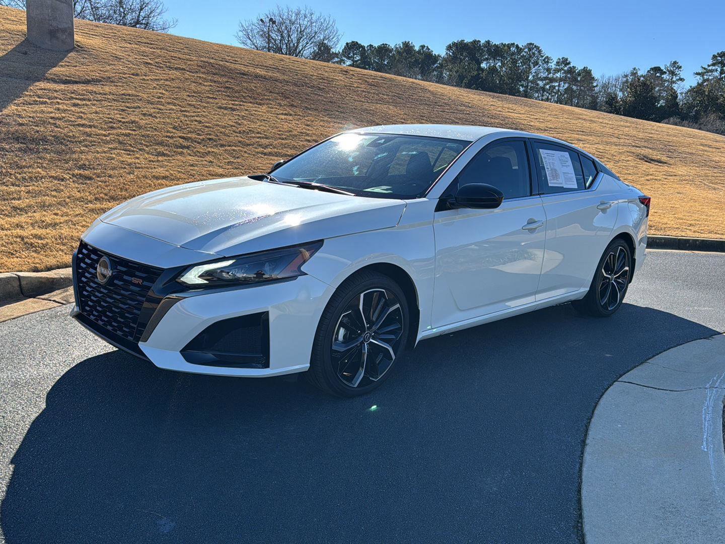 Used 2025 Nissan Altima 2.5 SR image 1