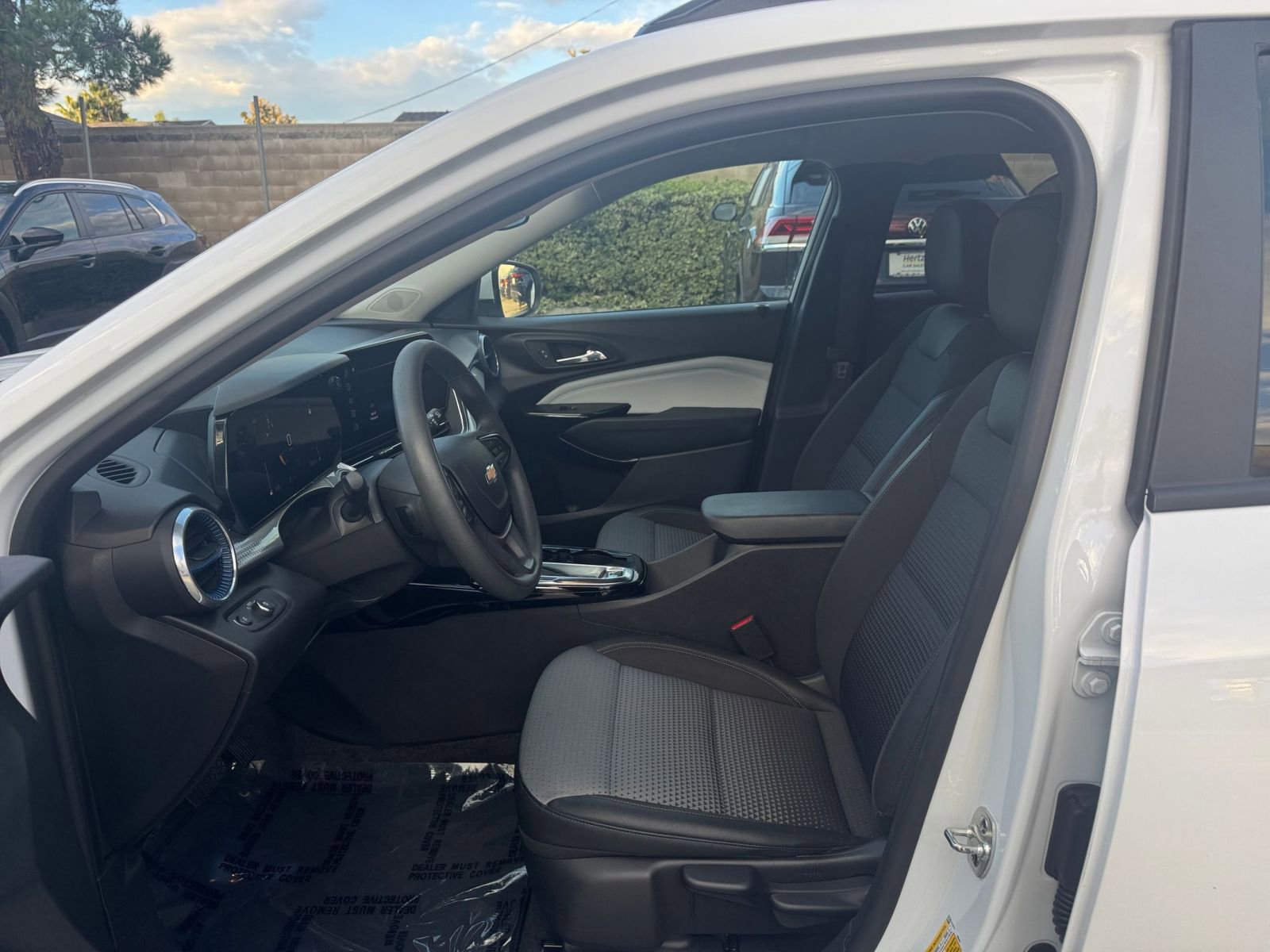 Used 2025 Chevrolet Trax LT image 25