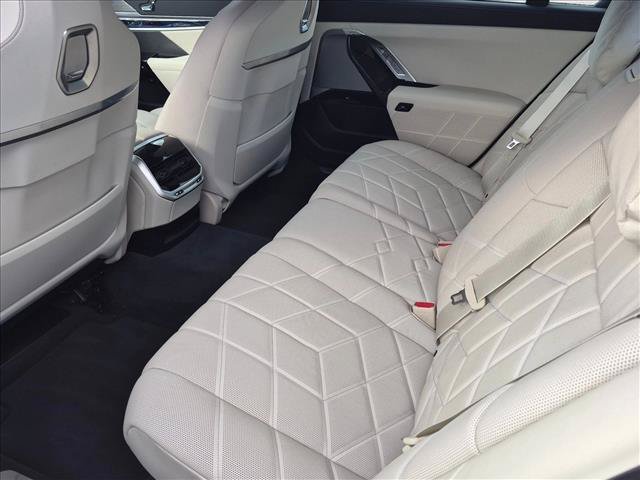 Used 2023 BMW 740i w/ Executive Package RWD image 17