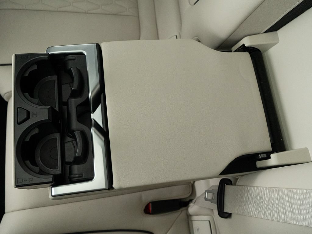 Used 2025 BMW ALPINA XB7 AWD/4WD image 27