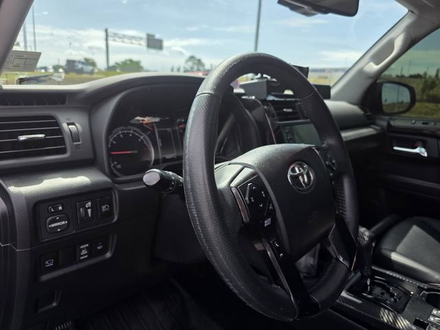 Used 2022 Toyota 4Runner TRD Off-Road Premium AWD/4WD image 11
