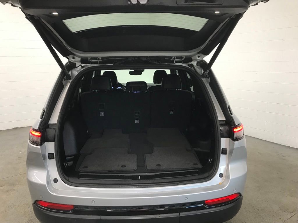Used 2024 Jeep Grand Cherokee Altitude image 32