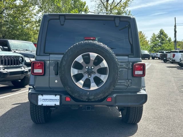 Used 2018 Jeep Wrangler Unlimited Sahara w/ Cold Weather Group AWD/4WD image 14