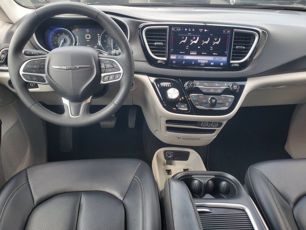 Used 2024 Chrysler Pacifica Touring-L FWD image 23