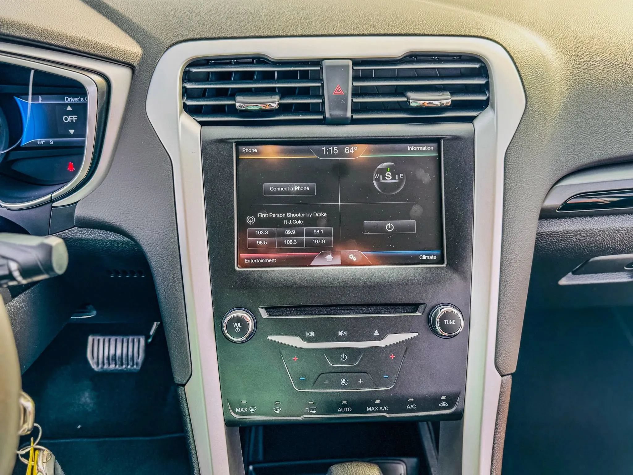Used 2014 Ford Fusion SE FWD image 24