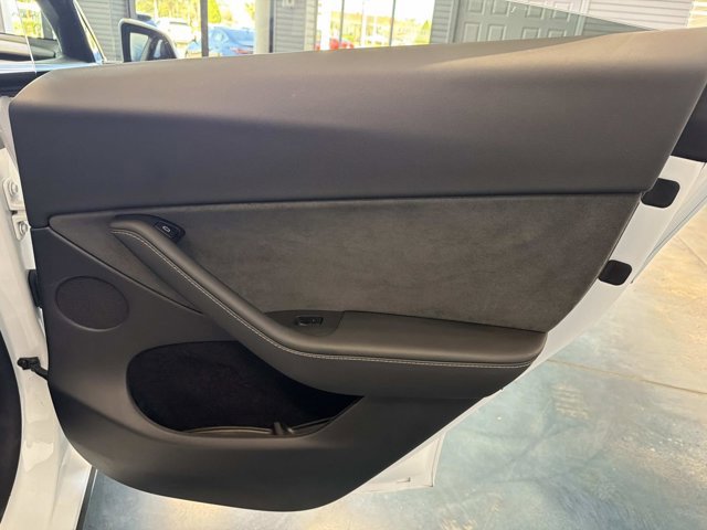 Used 2025 Tesla Model Y Long Range image 22