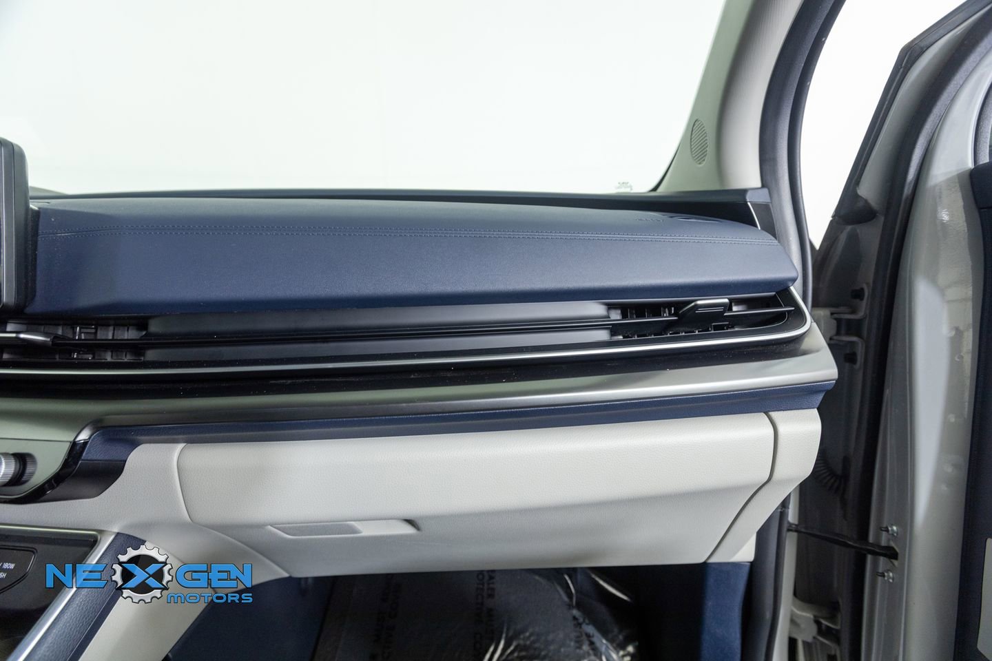 Used 2025 Kia Carnival SX Prestige FWD image 43