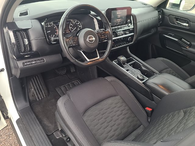 Used 2022 Nissan Pathfinder SV AWD/4WD image 14