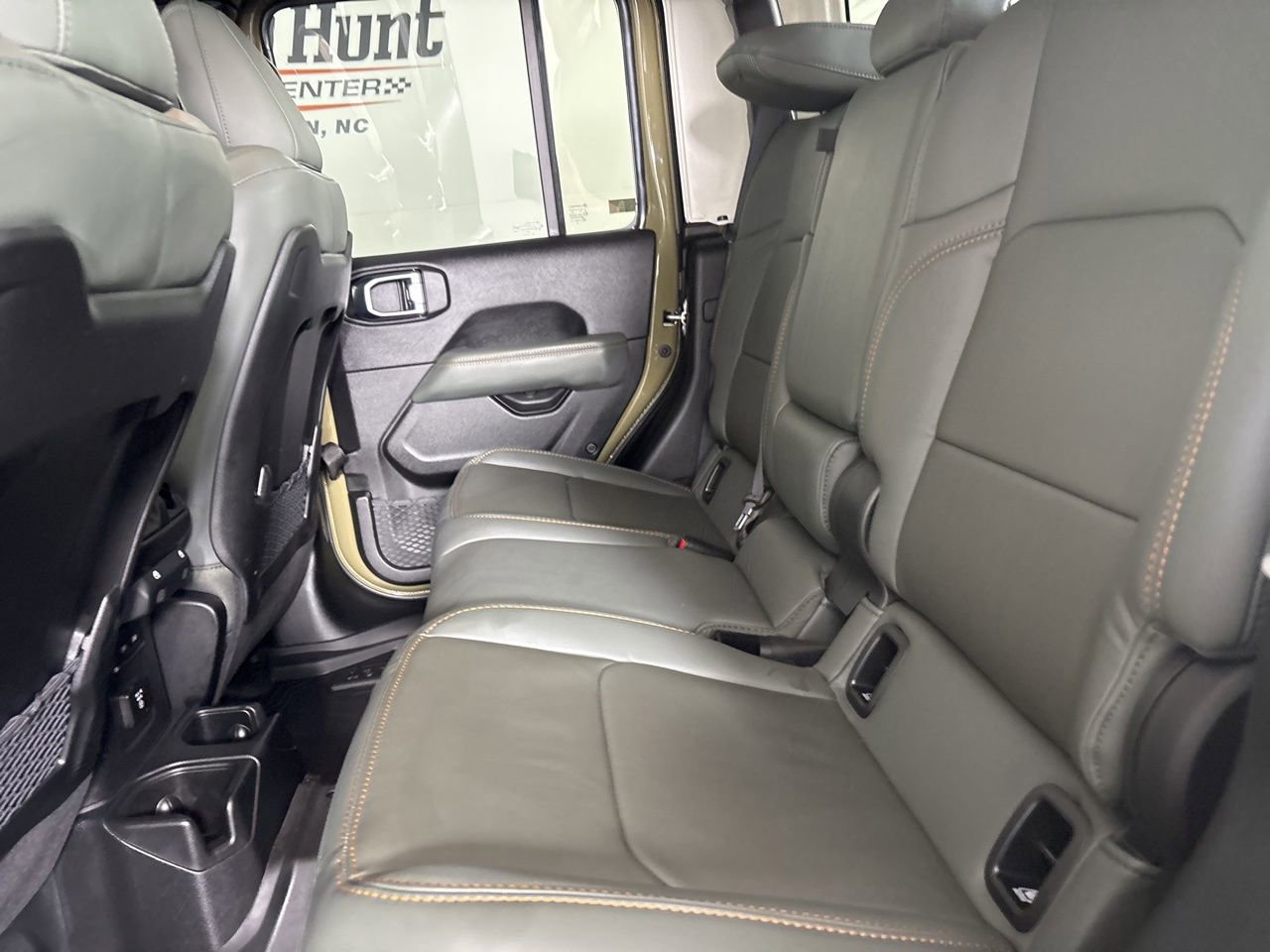 Used 2025 Jeep Gladiator Mojave w/ Convenience Group image 19