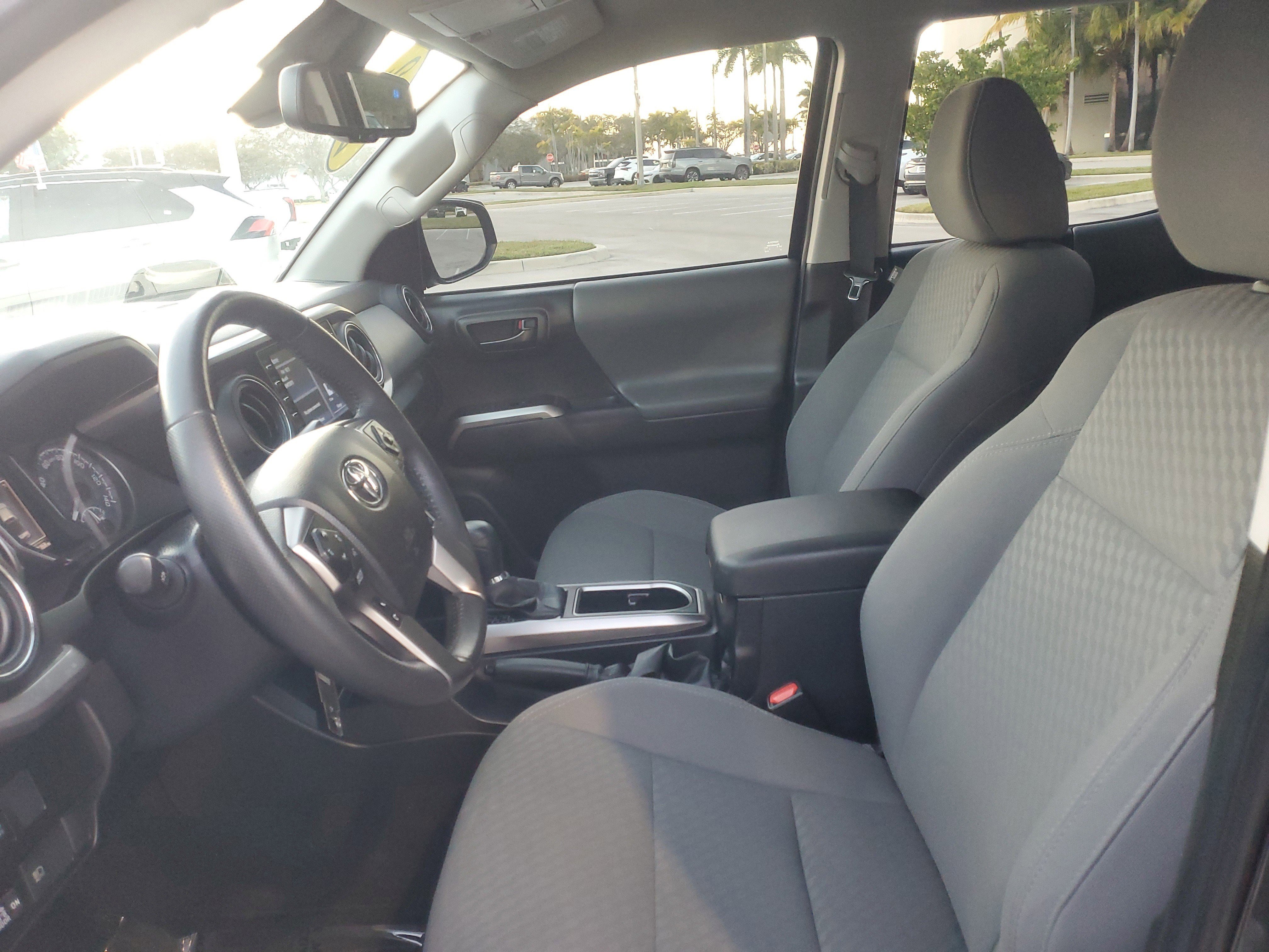 Used 2022 Toyota Tacoma SR5 w/ Technology Package image 14