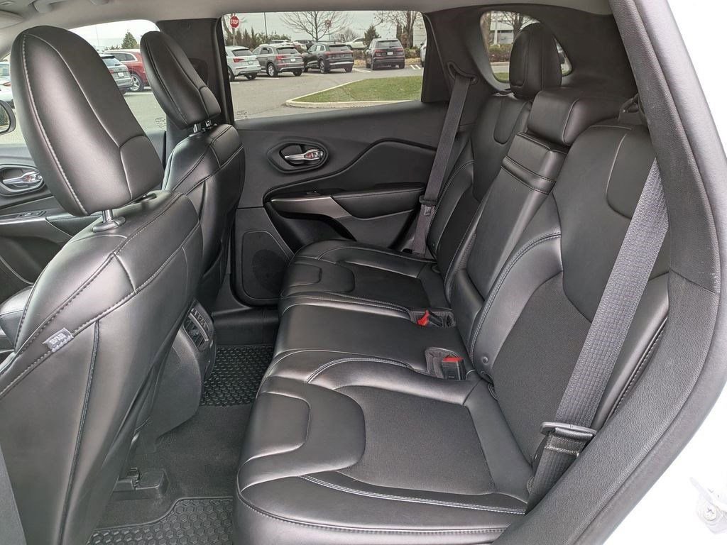 Used 2019 Jeep Cherokee Latitude Plus w/ Cold Weather Group image 9