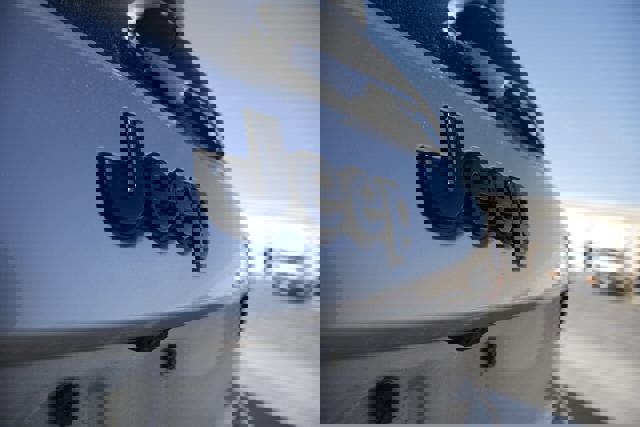 Used 2018 Jeep Grand Cherokee Altitude image 30