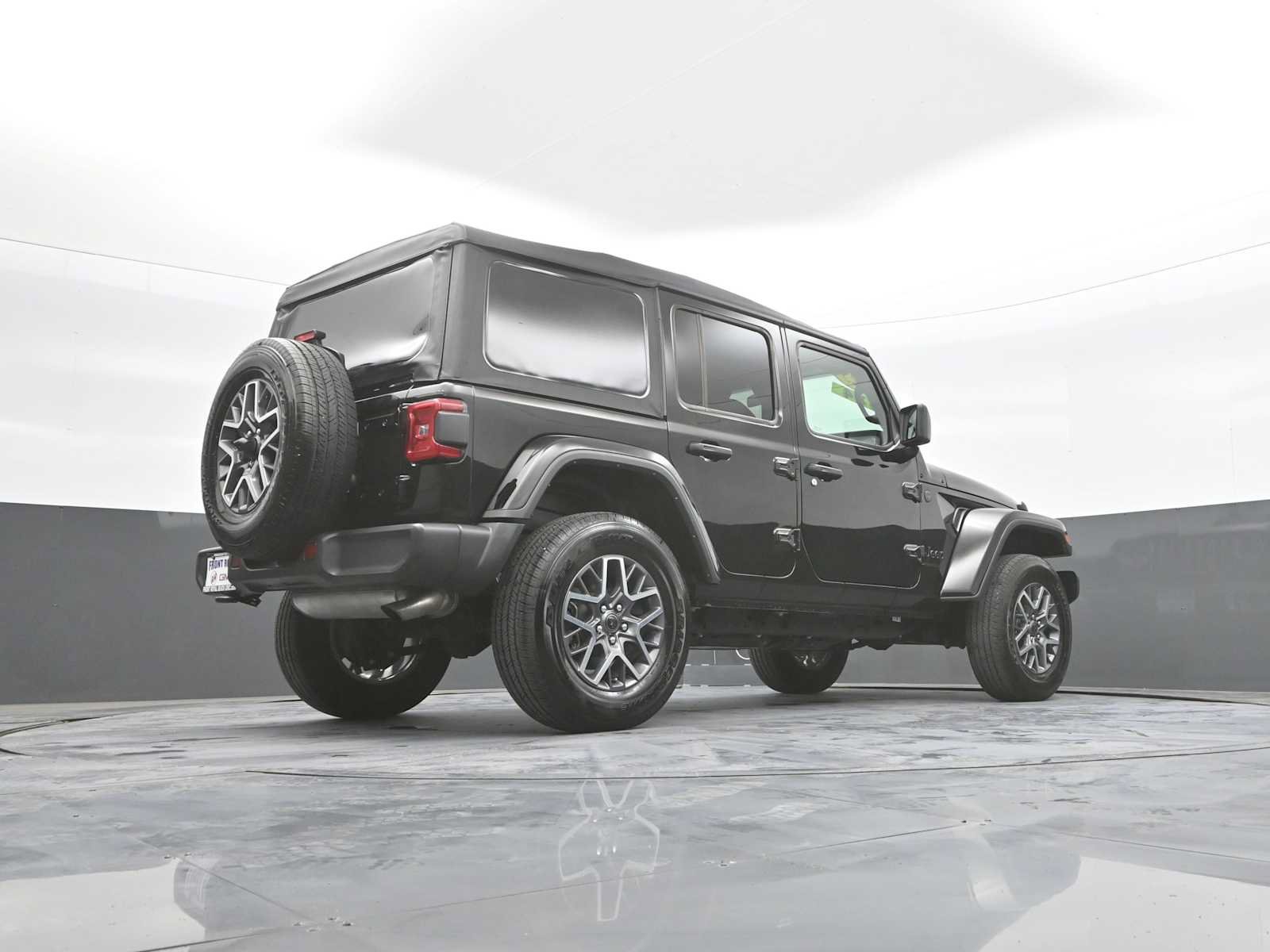 Used 2025 Jeep Wrangler Unlimited Sahara AWD/4WD image 38