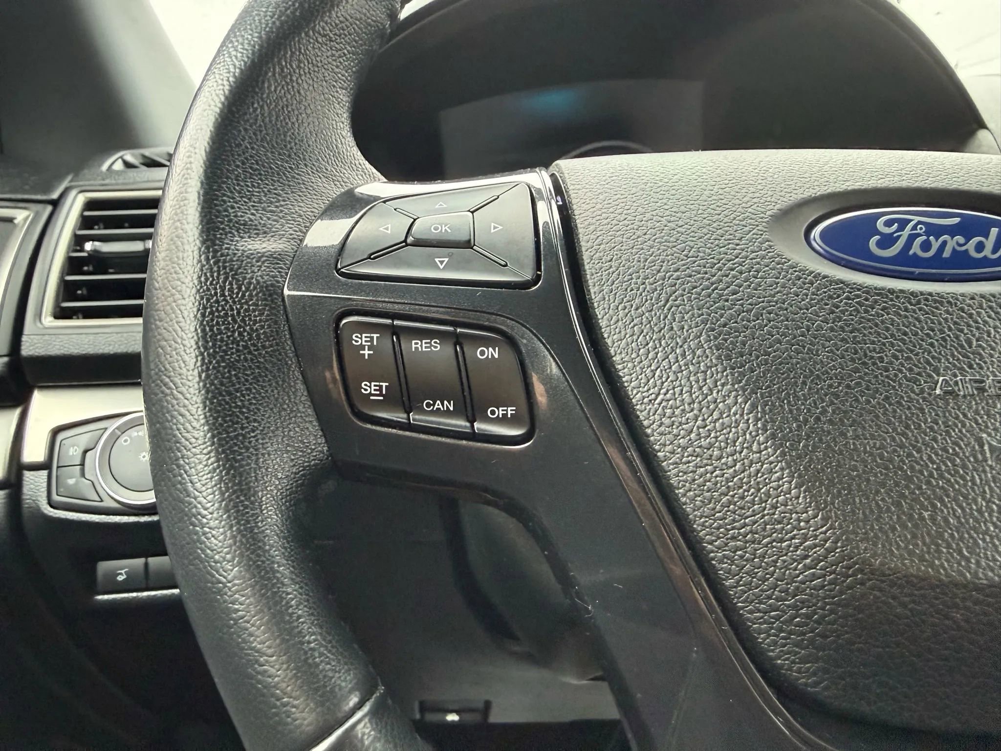 Used 2018 Ford Explorer XLT w/ Equipment Group 202A image 31