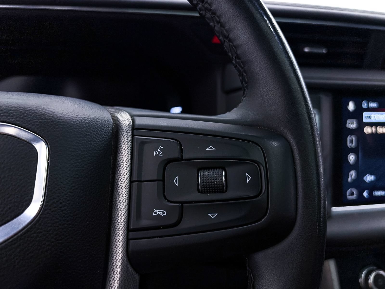 Used 2023 GMC Yukon XL Denali AWD/4WD image 32