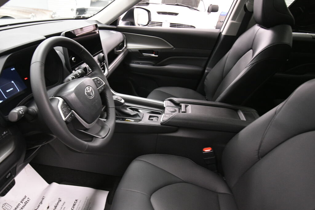 Certified 2025 Toyota Grand Highlander AWD image 20
