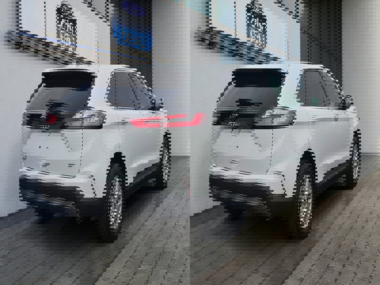 Certified 2024 Ford Edge SEL w/ Convenience Package image 3