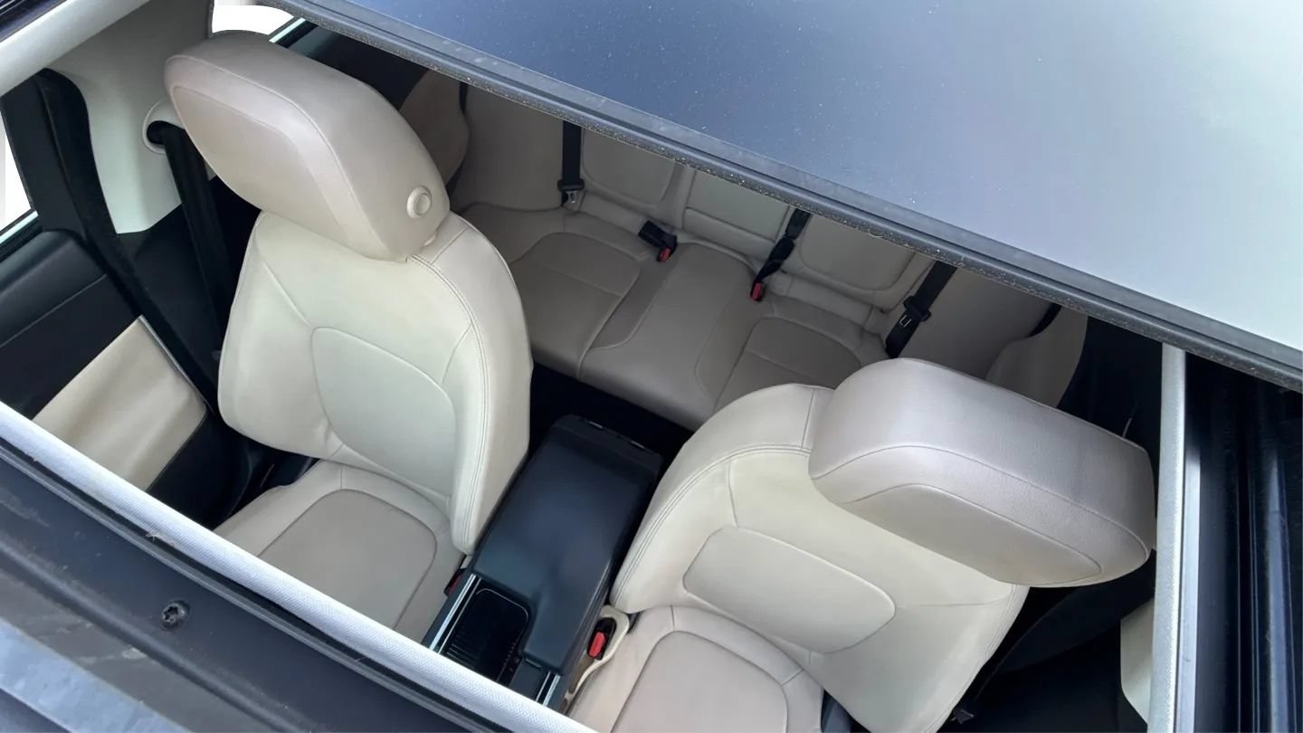 Used 2019 Jaguar XE Premium RWD image 16