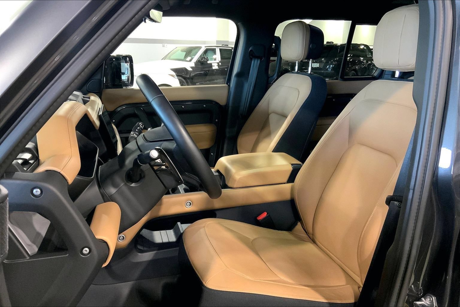 Certified 2025 Land Rover Defender 110 V8 AWD/4WD image 7