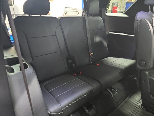 Used 2023 Chevrolet Traverse LT w/ LT Premium Package AWD/4WD image 16