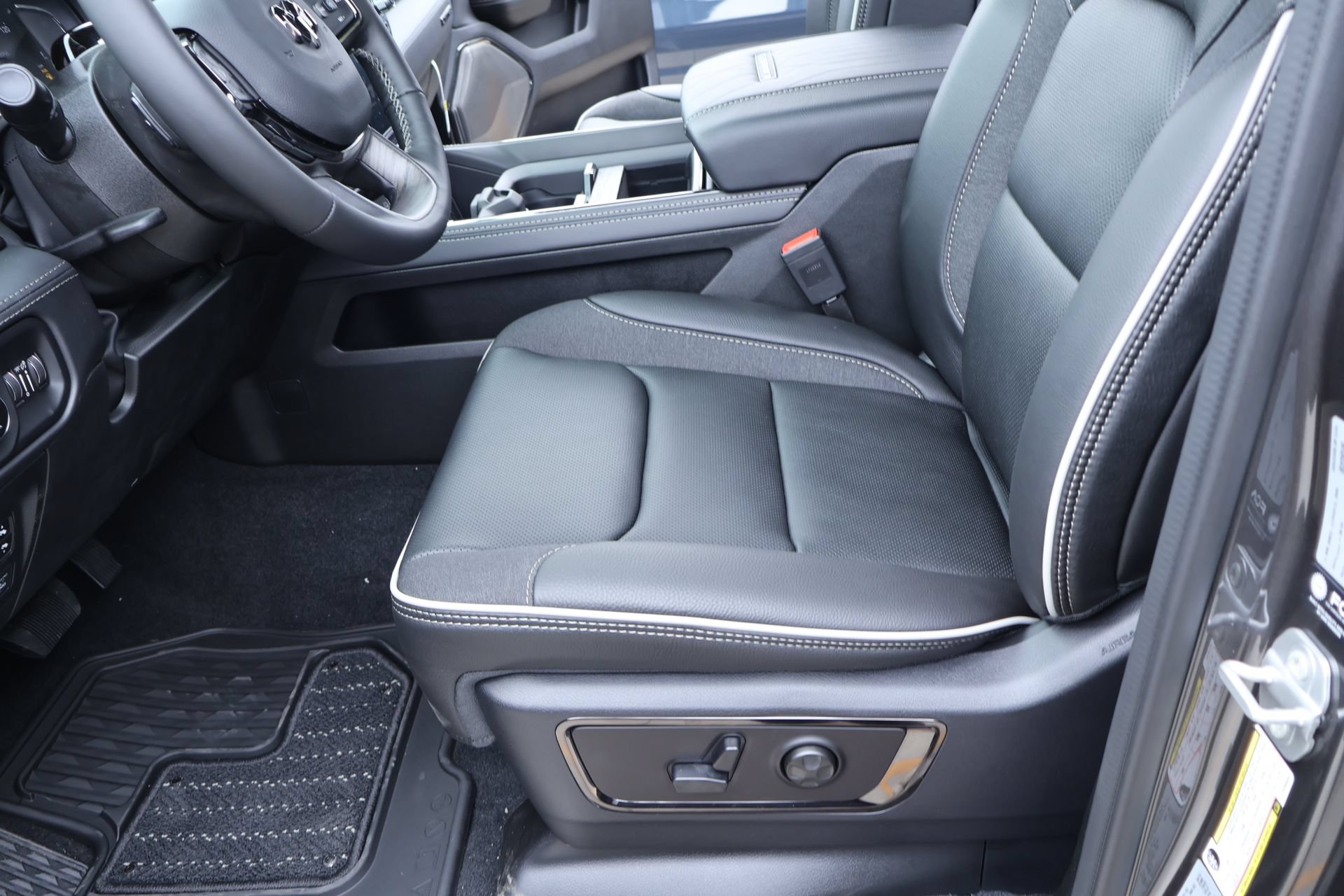 New 2026 RAM 1500 Limited AWD/4WD image 12